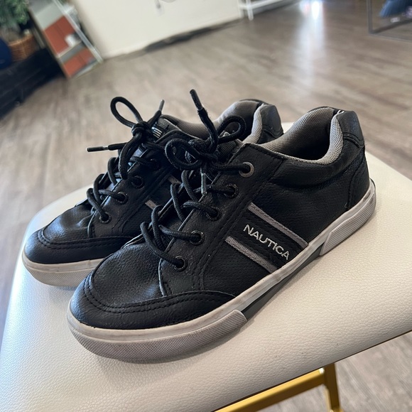 LAST PRICE🍒🤍NÁUTICA boys hull sneakers ✨ - Picture 2 of 6